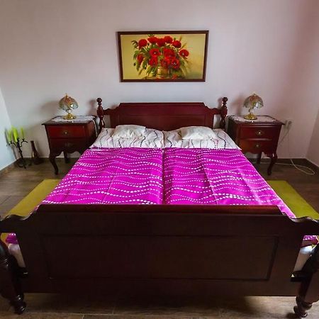 Joli Guesthouse Ordacsehi Esterno foto
