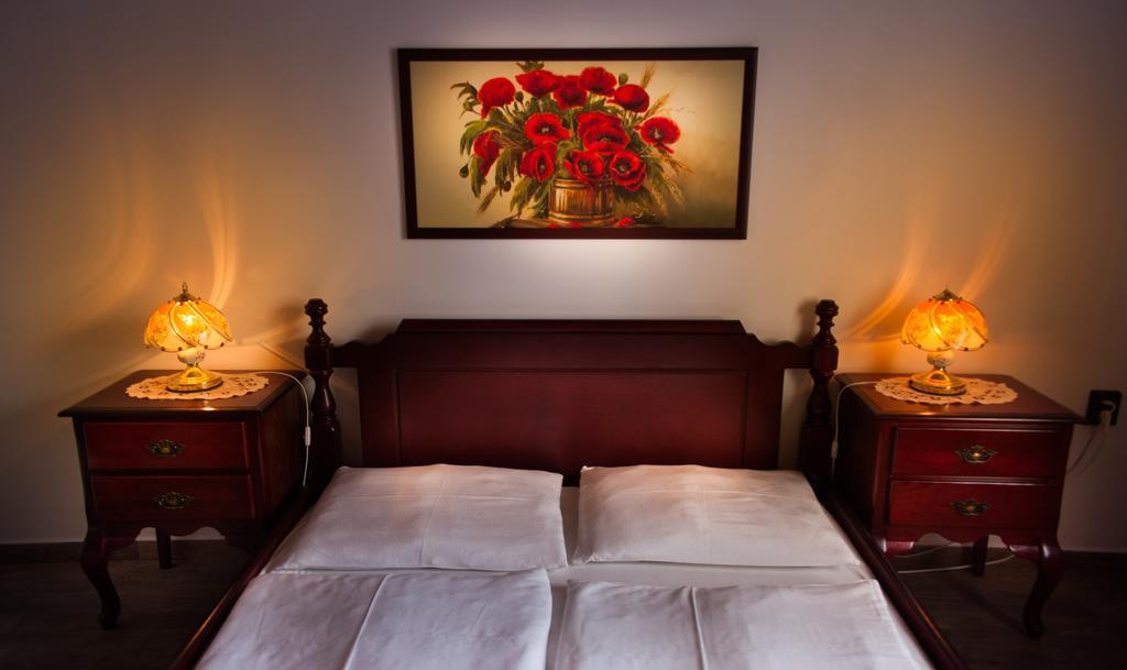 Joli Guesthouse Ordacsehi Esterno foto