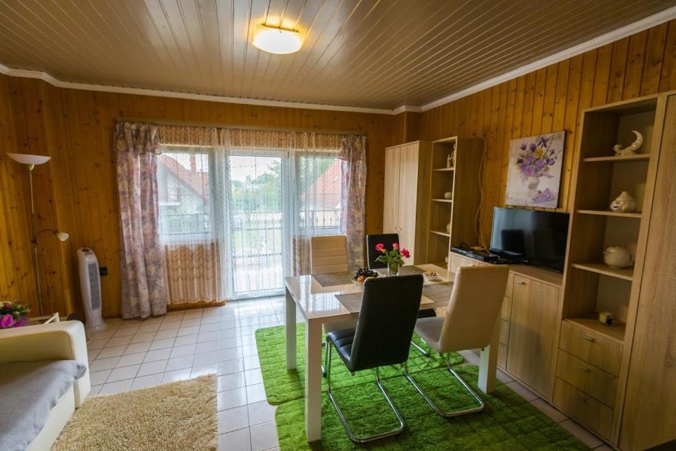 Joli Guesthouse Ordacsehi Esterno foto