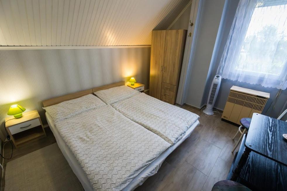 Joli Guesthouse Ordacsehi Esterno foto