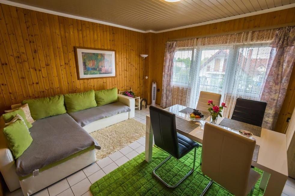 Joli Guesthouse Ordacsehi Esterno foto