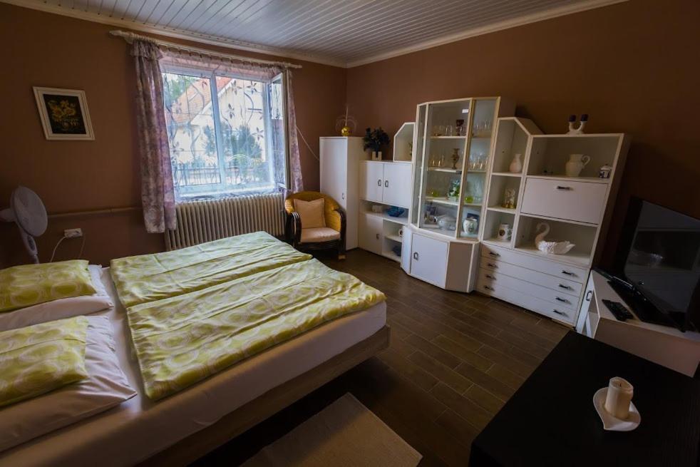Joli Guesthouse Ordacsehi Esterno foto